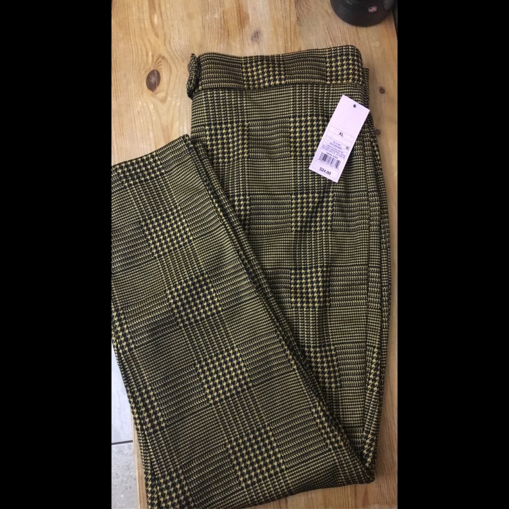 Punk girl Checkered pants